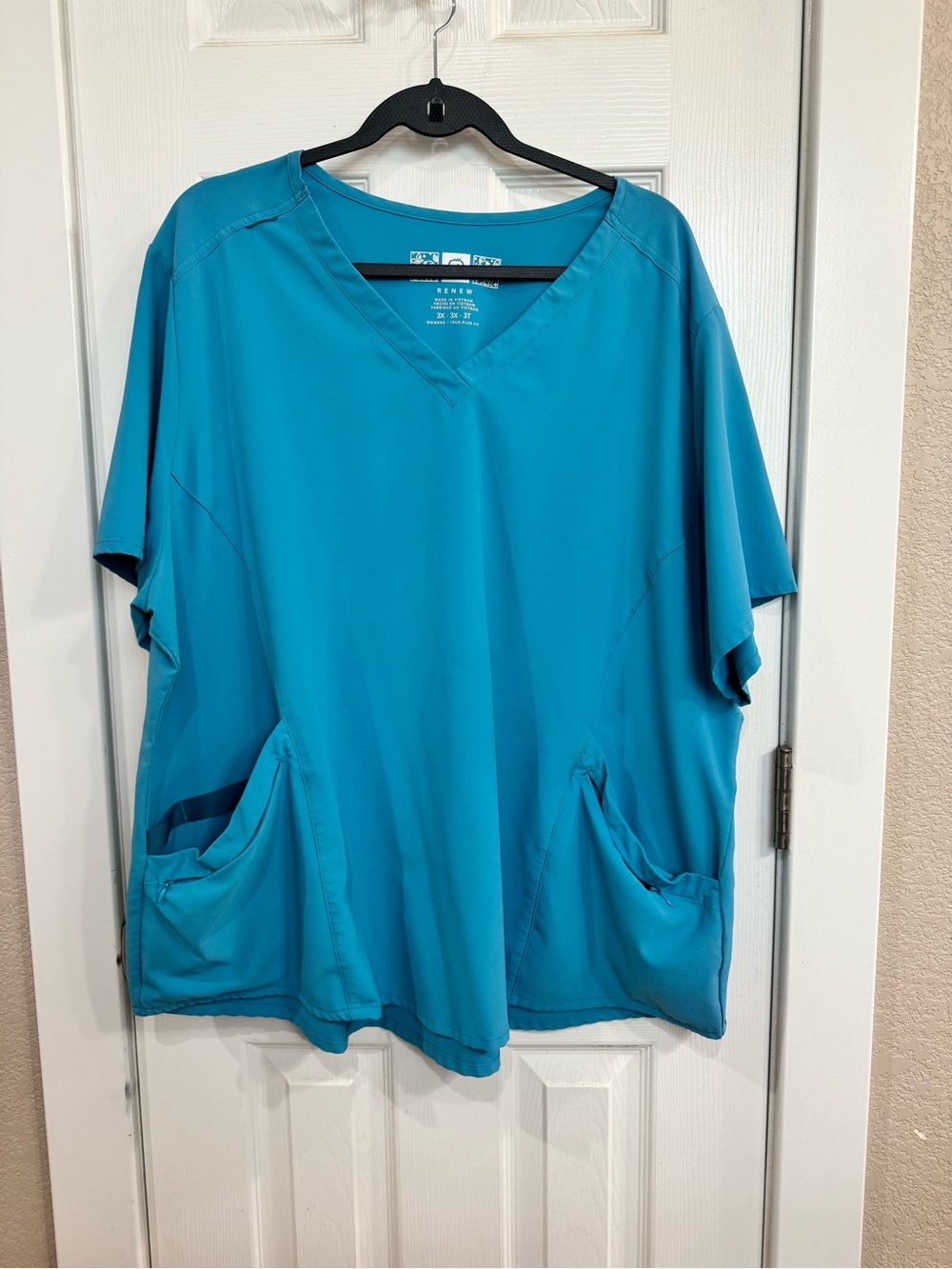 WonderWink Renew V-Neck Scrub Top in Teal Blue